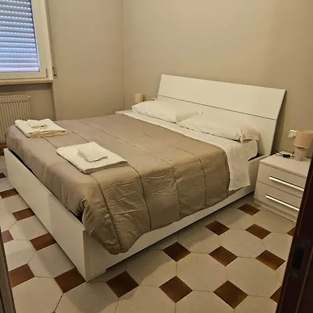 Vicino Lo Stadio Con Garage Apartamento
