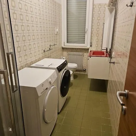 Vicino Lo Stadio Con Garage Apartamento