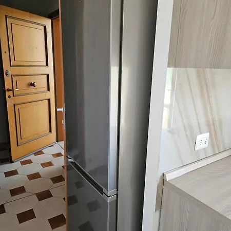 Vicino Lo Stadio Con Garage *