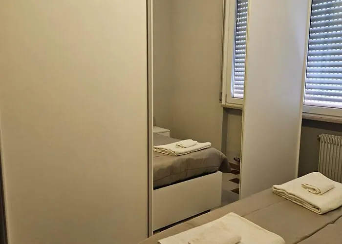 Vicino Lo Stadio Con Garage * Piacenza